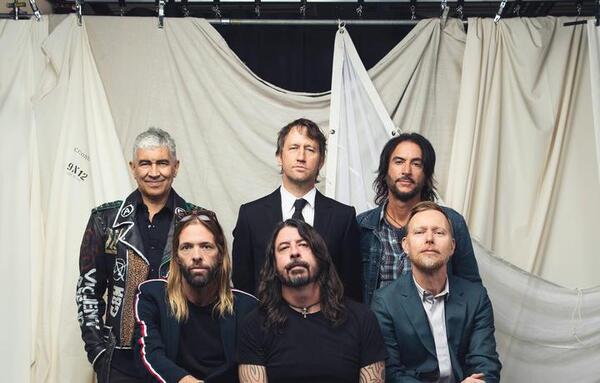 Foo Fighters cancela todos sus conciertos por muerte de Hawkins