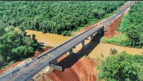 Habilitan puente de 100 metros sobre el río Ñacunday como parte del Corredor de Exportación - .::Agencia IP::.
