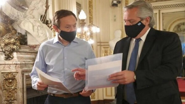 En Argentina «el líder es bueno, el líder te ama»: Gobierno busca regular el uso de las redes sociales