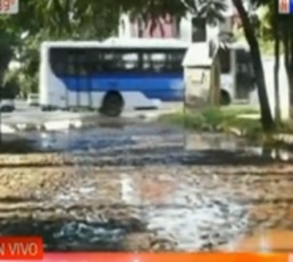 Barrio Jara: Vecinos hartos de la pérdida de agua en las calles - Paraguay.com