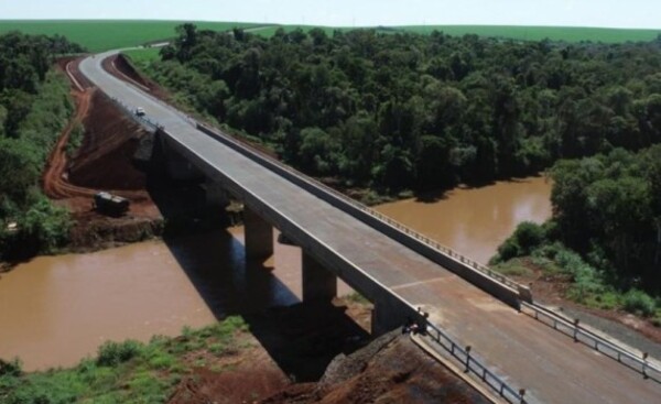Habilitan puente que pone fin a la "balsa de la muerte" sobre Ñacunday