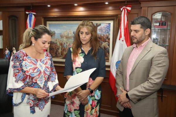 Tana Schembori asume como directora del Teatro Municipal