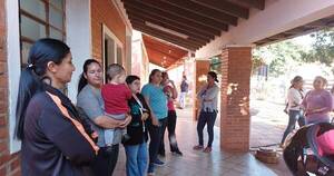 La Nación / Padres cierran escuela por falta de rubros en Santa Rosa del Aguaray