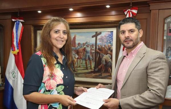 Designan a Tana Schémbori como directora del teatro Ignacio A. Pane