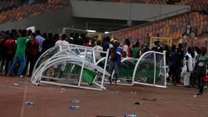 Crónica / Nigeria quedó fuera del Mundial y se armó flor de bolonqui