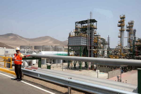Perú suma combustibles en el Fondo de Estabilización para paliar el alza de precios - MarketData