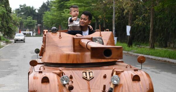 La Nación / Transformó una furgoneta en tanque de madera