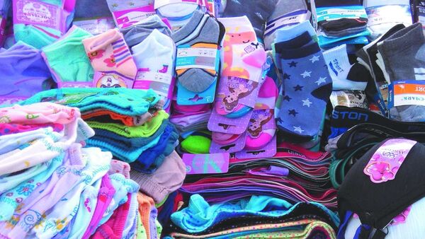 Vendedoras se alistan para recibir al frío