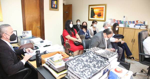 La Nación / Familiares del pequeño Renato esperan el juicio oral a médica procesada