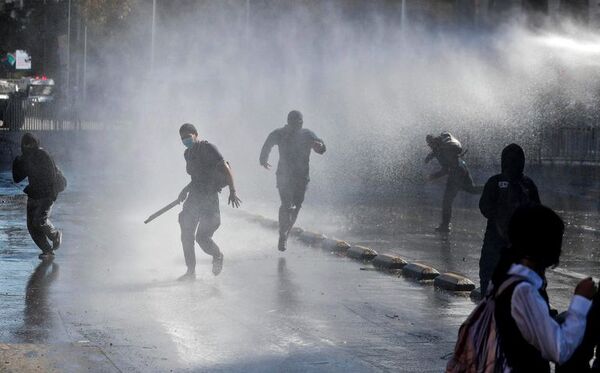 Chileno Boric afronta su primera protesta estudiantil - Mundo - ABC Color