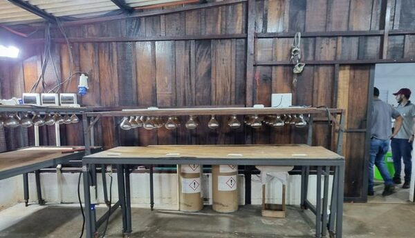 Apuntan a conocido político: Laboratorio de cocaína made in Paraguay