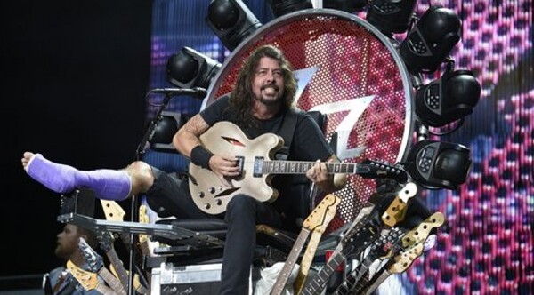 Diario HOY | Dave Grohl toca desde un trono pero más enérgico que nunca