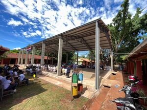 Municipalidad inauguró tinglado en un colegio del barrio Bernardino Caballero - Radio Imperio