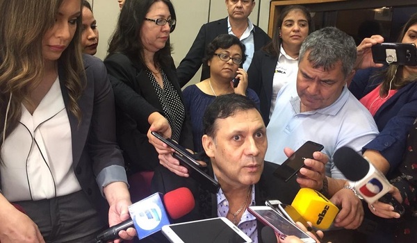 Exsenador espera que Senado le devuelva la banca de forma «testimonial»