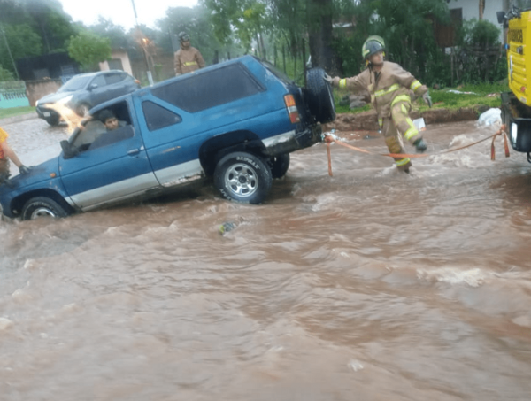 Múltiples accidentes y árboles caídos por temporal · Radio Monumental 1080 AM