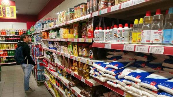 Crónica / Tiran precios de Puerto Elsa y la muchachada enloquece