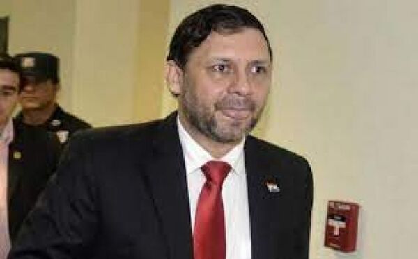 Exsenador espera que Senado le devuelva la banca de forma «testimonial»