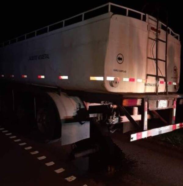 Crónica / Roban camión que transportaba aceite vegetal y lo dejan sin su carga