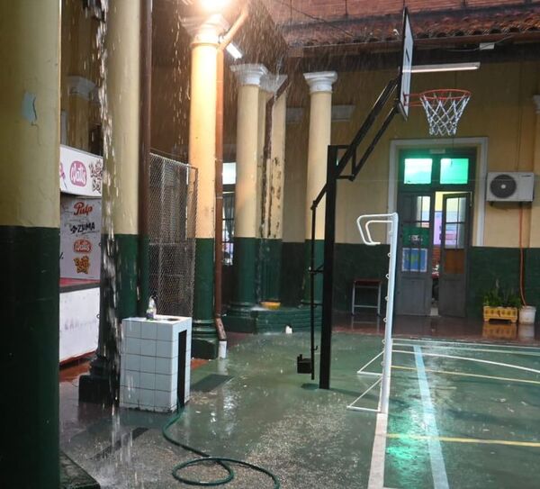 Goteras afectan aulas en Escuela República de Brasil - Nacionales - ABC Color