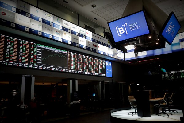 Brasil recauda 22 millones de dólares en la primera subasta del sector portuario - MarketData