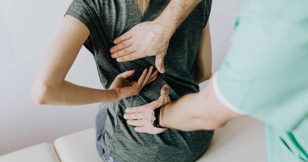 La Nación / El dolor de espalda puede estar asociado a obesidad y sobrepeso
