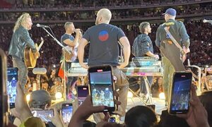 Coldplay sorprende a fans al cantar ”Rayando el Sol” con Maná