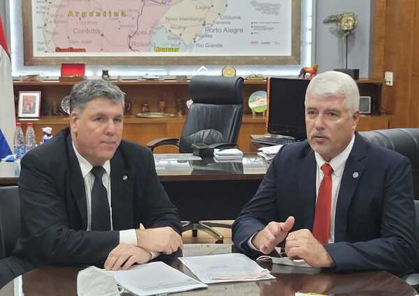 MOPC recibió cheque por G. 40.390 millones de la póliza de seguro del Metrobús - El Independiente