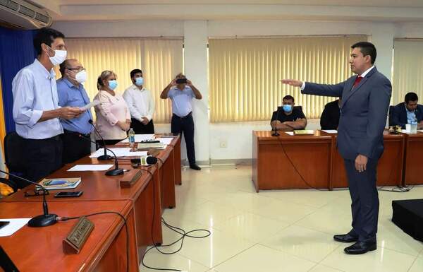 Juramento express y papelón en la Junta Municipal de Luque •