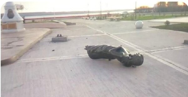 Derribaron una estatua de Cristina Kirchner en Argentina - Megacadena — Últimas Noticias de Paraguay