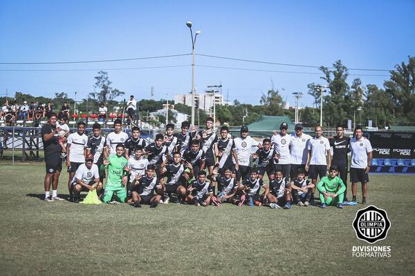 Olimpia sigue firme en la cima de la Sub 16 - Fútbol - ABC Color