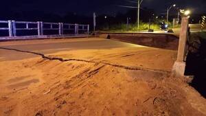 Crónica / [VIDEO] ¡Chiplé! cayó un puente con el temblor