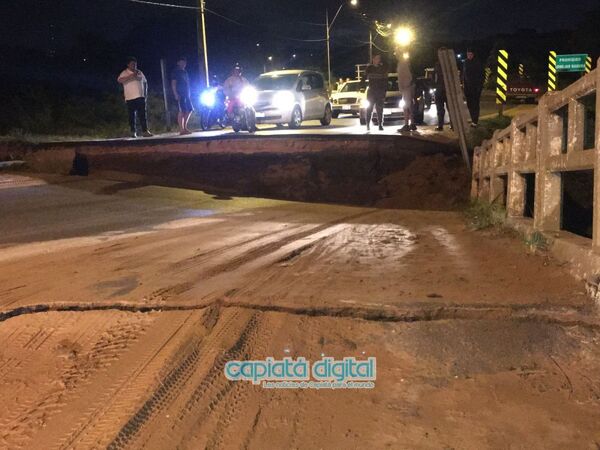 Temporal y temblor desploman puente en Capiatá