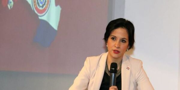 Exministra afirma que la gente está pasando hambre