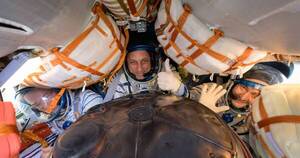 La Nación / Rusia trae a Tierra a dos astronautas rusos y a un estadounidense