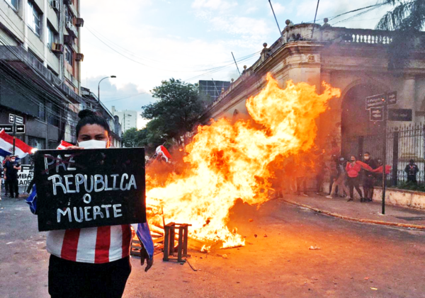 La noche en que ardió la República - El Independiente
