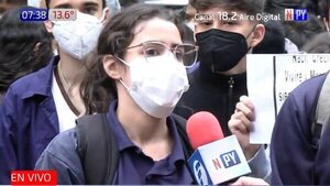 Estudiantes protestan que sacaron rubro a un docente del CTN | Noticias Paraguay