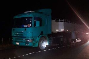 Roban camión cisterna que transportaba aceite y lo abandonan sin carga - Noticiero Paraguay