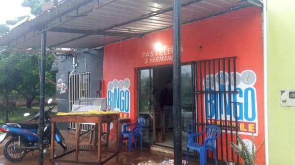 Se hicieron pasar por cliente para robarle la motocicleta