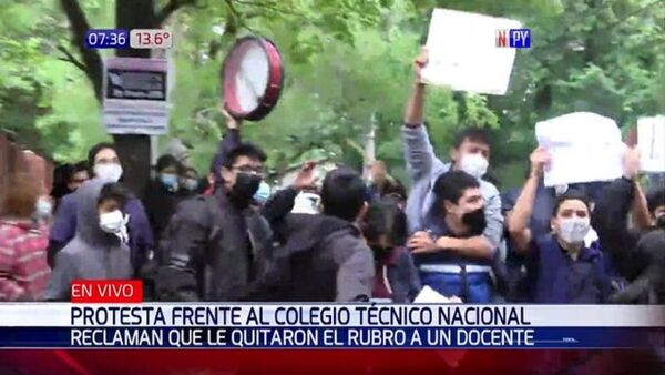 Alumnos del CTN exigen que devuelvan rubro a un docente