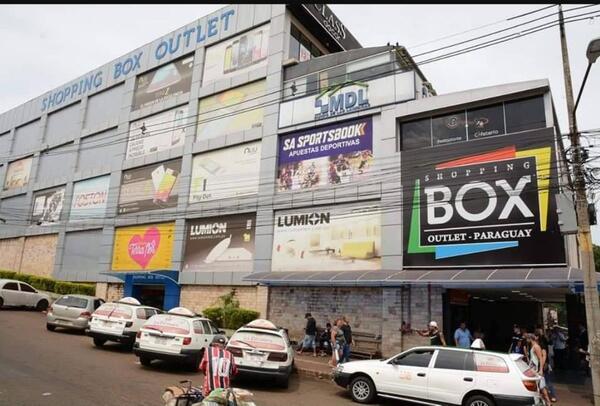 Amenazan con cerrar Shopping Box, si no se cambia al administrador - La Clave