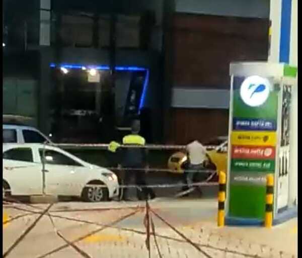 (VIDEO) Batalla campal entre conductores y policias de tránsito en plena ruta