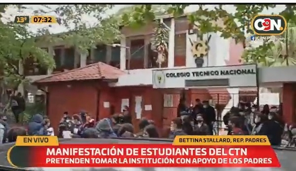 Estudiantes del CTN se manifiestan y exigen reposición de docente