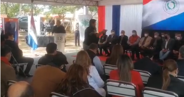 Padre interrumpió discurso de Nicanor Duarte y exigió a Abdo mayor asistencia sanitaria