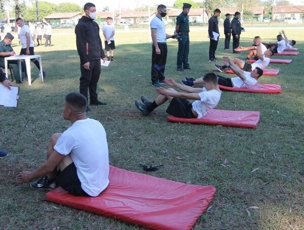 Denuncian torturas a la "hora 25" dentro de la Academia Militar · Radio Monumental 1080 AM