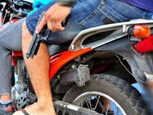 Delincuentes despojan a funcionario de un copetín de su motocicleta en su local de trabajo - Radio Imperio