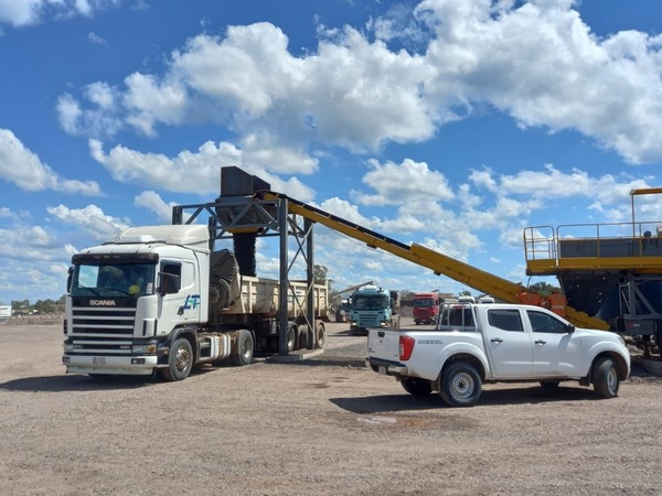 Inició la colocación de base granular en nueva calzada del tramo Remanso – Puerto Falcón - .::Agencia IP::.