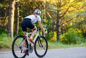 Ciclista crea el “antinalgadas” para castigar a los acosadores en las calles - Nacionales - ABC Color