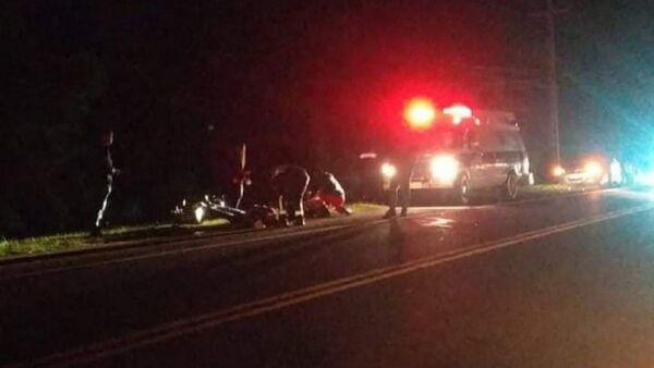 Dos jóvenes mueren tras confuso accidente en Itapúa