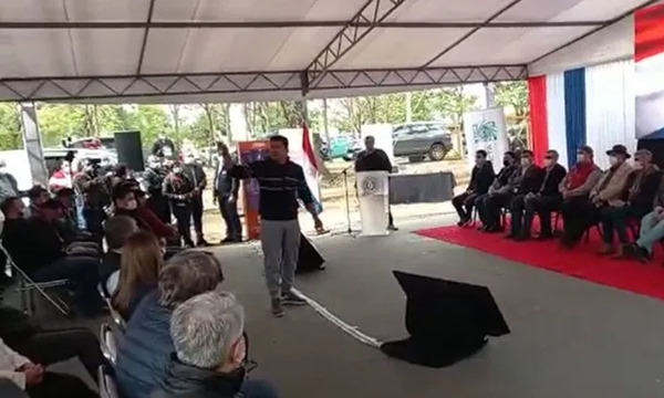 Coronel Oviedo: Interrumpen acto de Marito para reclamar salud pediátrica - OviedoPress