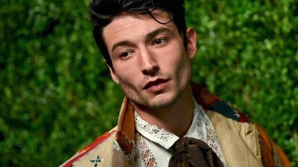 El actor Ezra Miller fue detenido en Hawái por acoso y desorden público en un karaoke